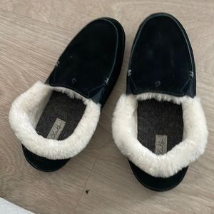 Brand new Olukai slippers.